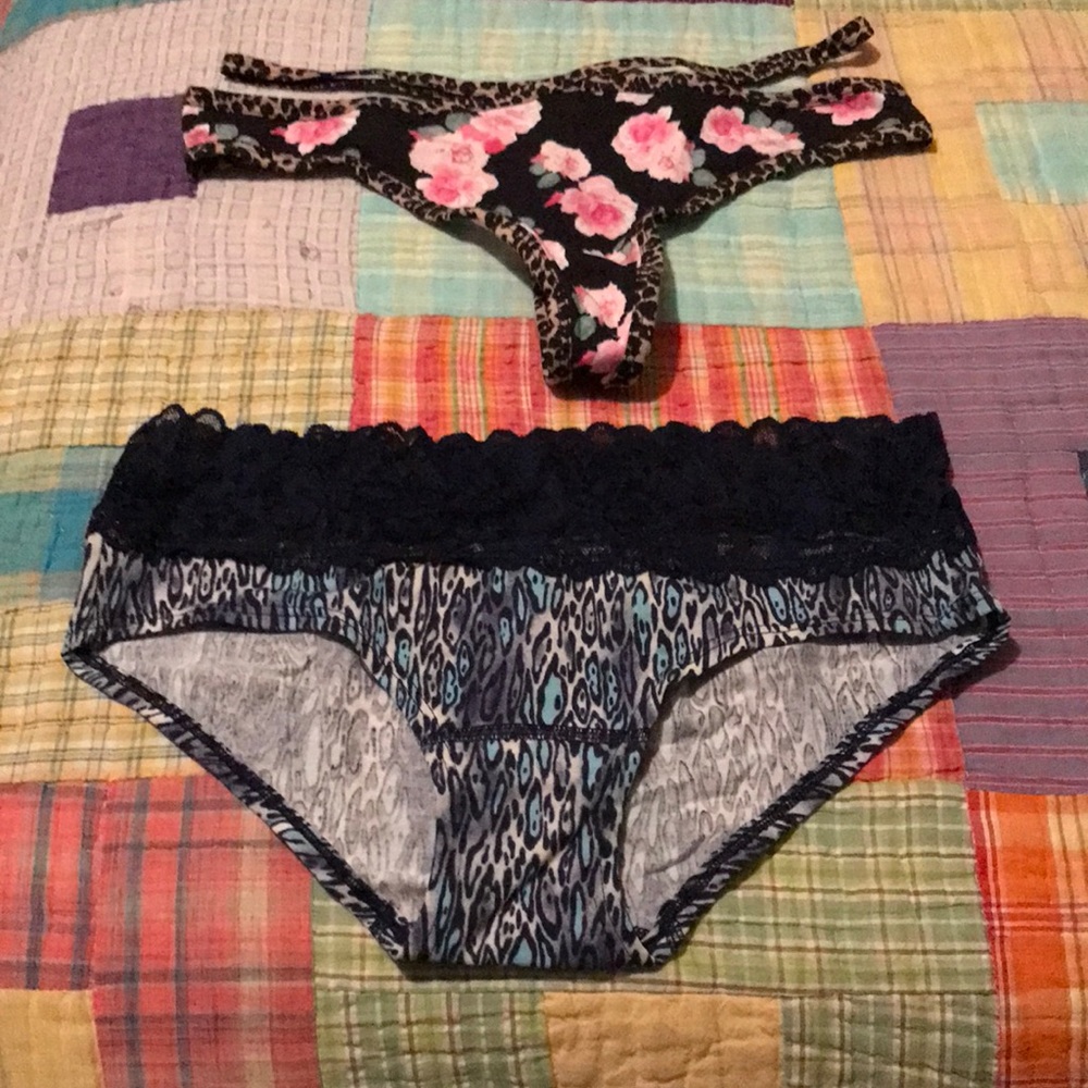 Victoria’s Secret 2 pairs of medium panties.